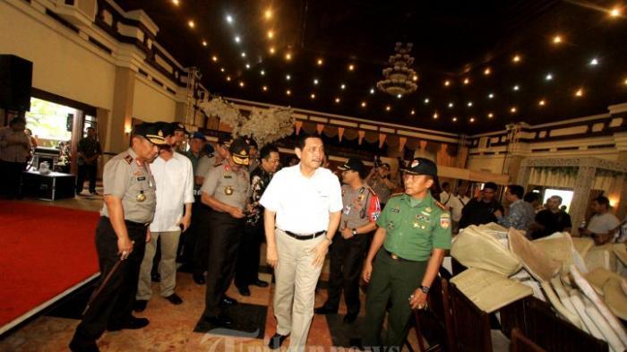 Selvi Kenakan Perhiasan dari Pasar Klewer