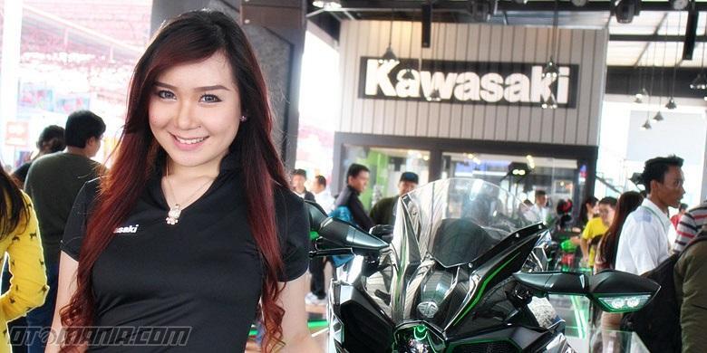 Pose Seksi Para Gadis di Jakarta Fair Kemayoran