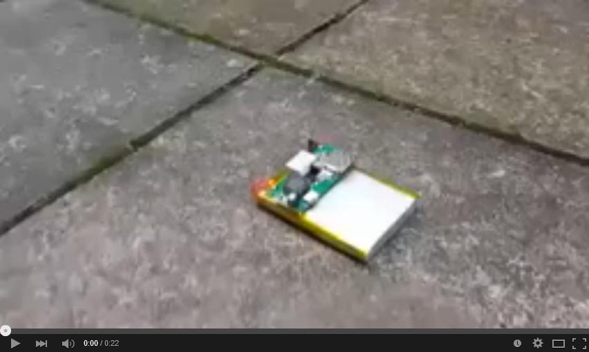 AWAS! Berbahaya, Jangan Sembarangan Menusuk Baterai Handphone Agan...