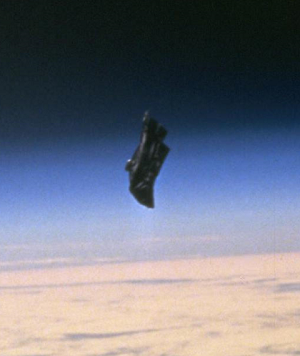 Mitos keberadaan Black Knight Satellite
