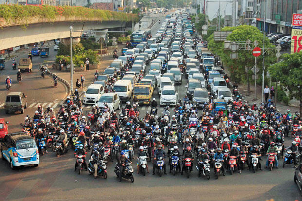 Pengguna Jalan di Jakarta dan di Singapore