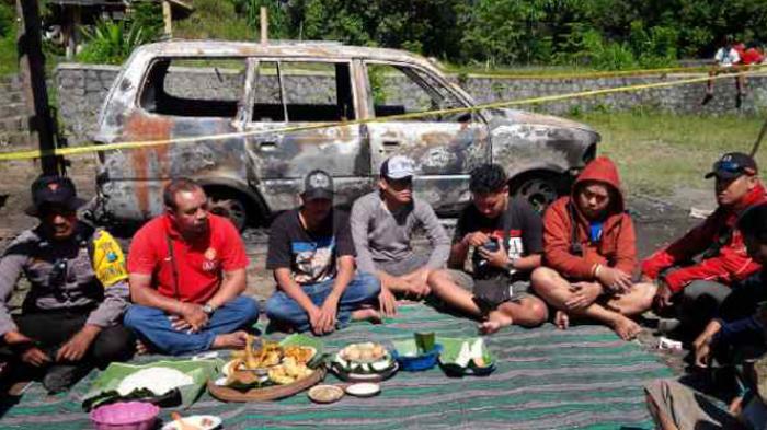 Polisi dan Warga Gelar Ritual Mistis untuk Ungkap Identitas Mayat Hangus