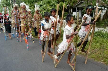 Mainan Tradisional Indonesia Dari Bambu &#91;PICT&#93;