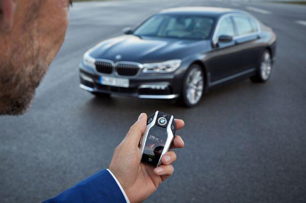 Fitur Gokil di BMW Seri 7 Terbaru Yang Bakal Buat Kamu Geleng Kepala