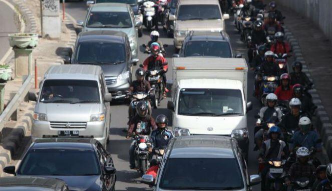 Berbagai Fakta Kebiasaan Buruk Pengendara Motor di Indonesia