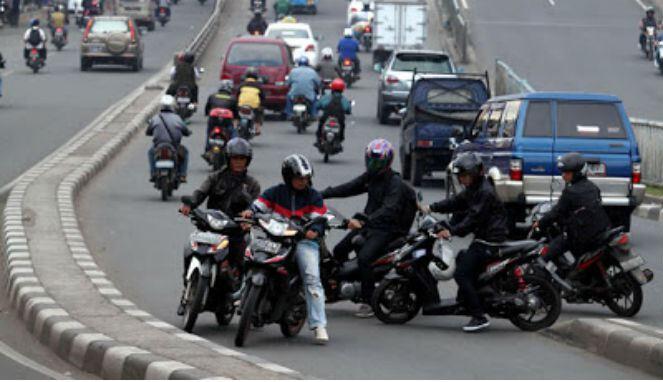 Berbagai Fakta Kebiasaan Buruk Pengendara Motor di Indonesia