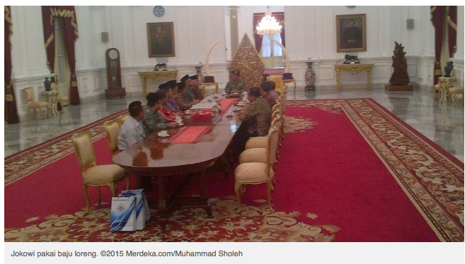 Jokowi Terima Para Tamu di Istana dengan memakai Seragam TNI