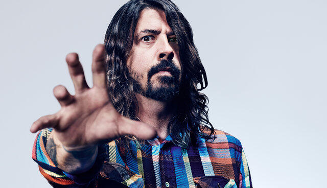 Foo Fighters Tetap Manggung Walau Kakinya Dave Grohl Patah