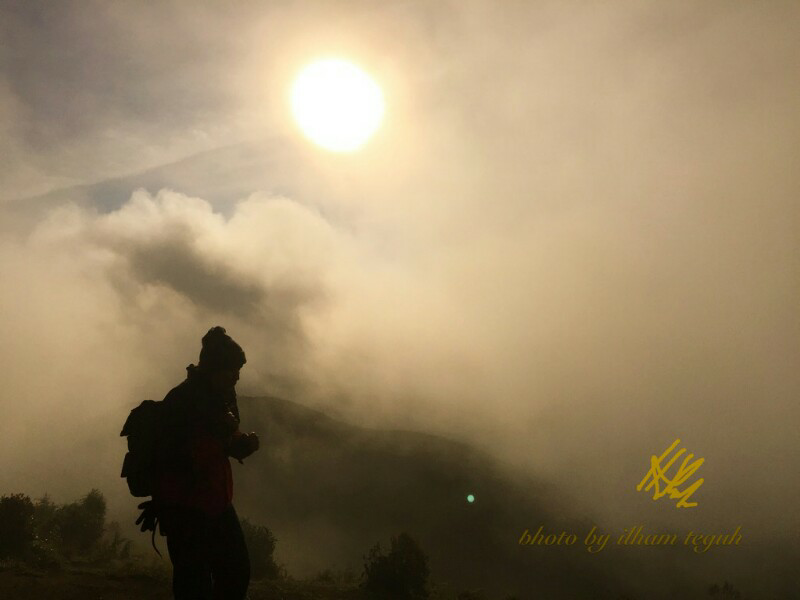 keindahan dieng, gunung prau dan golden sunrise sikunir