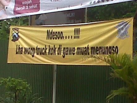 &#91;Bikin Ngakak&#93; Berbagai Tanda Peringatan Unik yang Hanya Ada di Indonesia