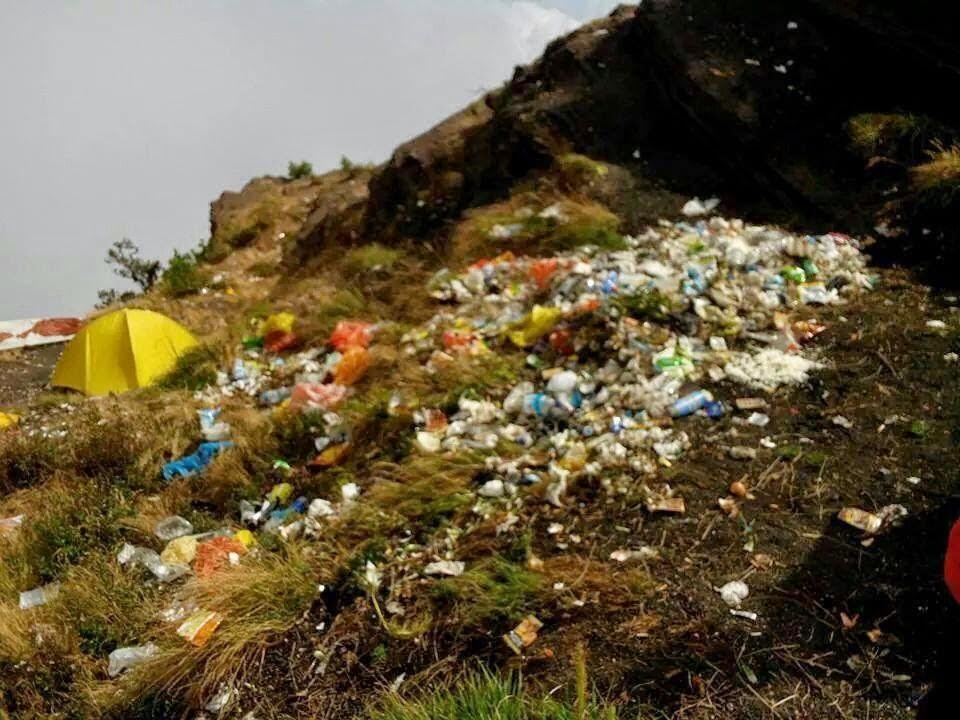 Gunung Bukan Tempat Sampah !