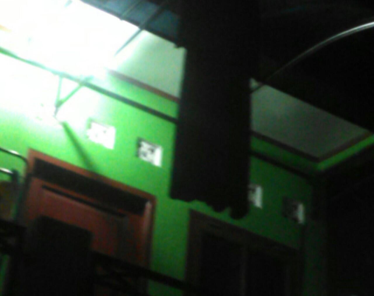 Penampakan di teras atas rumah ane...