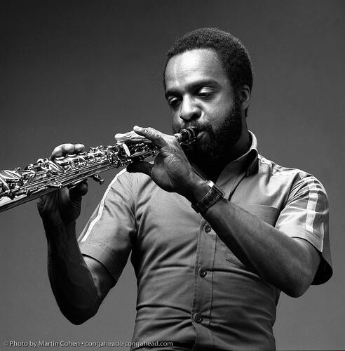 Suka musik jazz? masuk