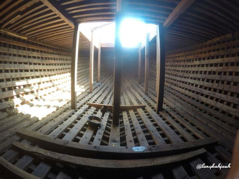 MENAKJUBKANNYA PELUNCURAN KAPAL PHINISI DI SANGIANG, BIMA