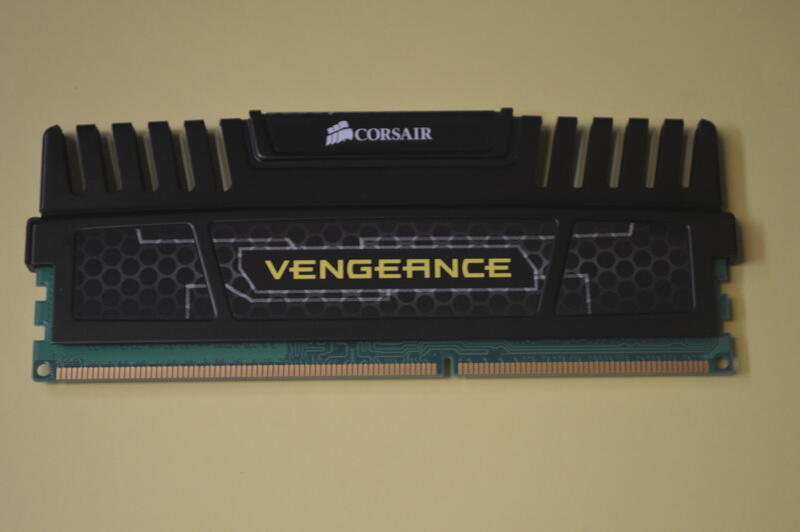 Terjual MURAH RAM DDR3 CORSAIR  VENGEANCE BLACK 4GB 