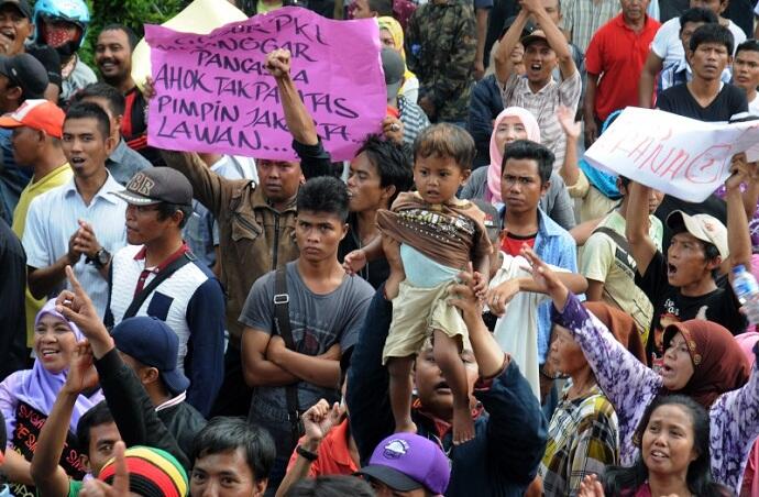 PKL Monas Brutal, Kawasan Lenggang Jakarta Dirusak Lalu Pos Satpam Dibakar