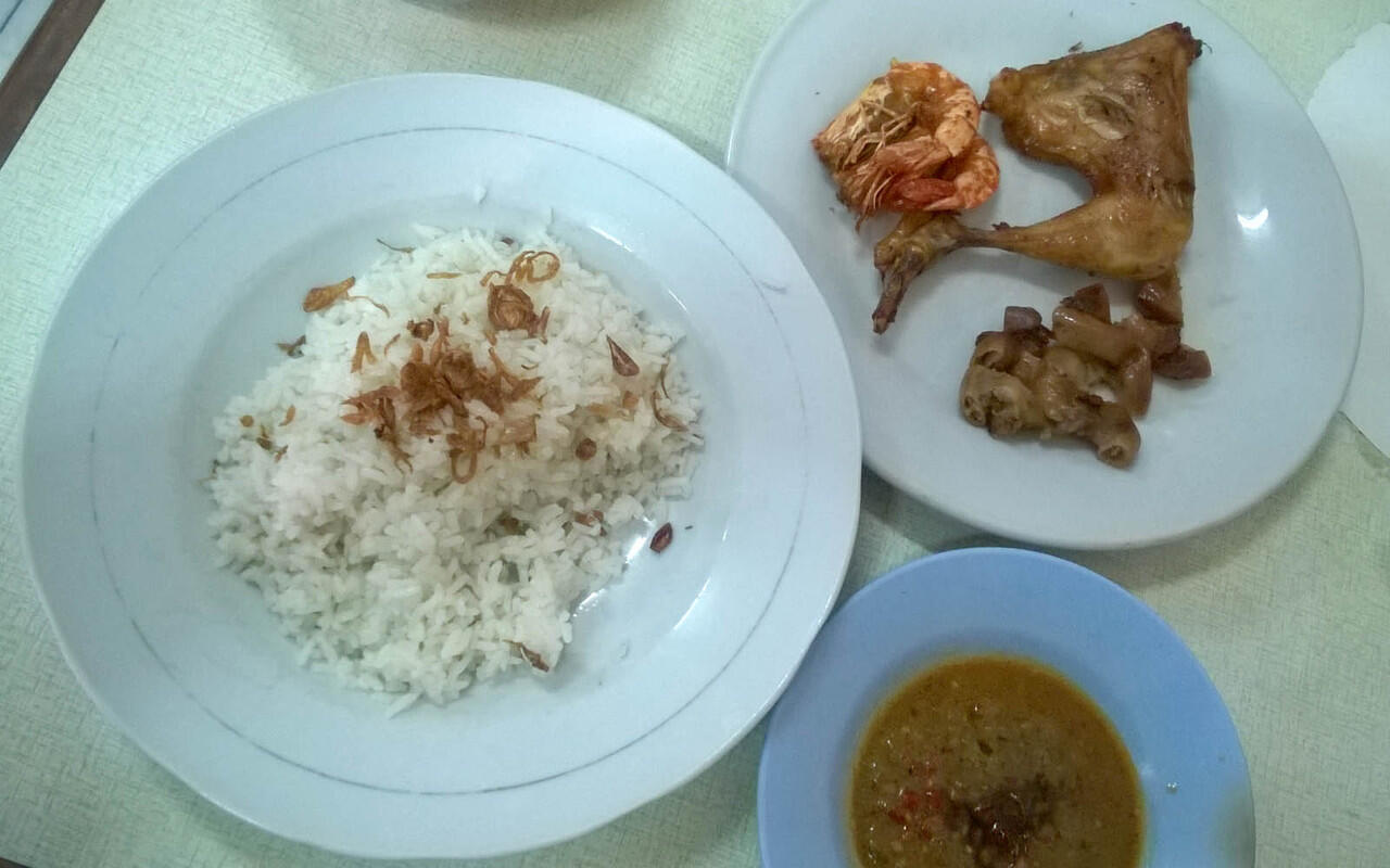 Mampir Gan! Nasi Uduk Paling ENAK di Gintung, Ciputat