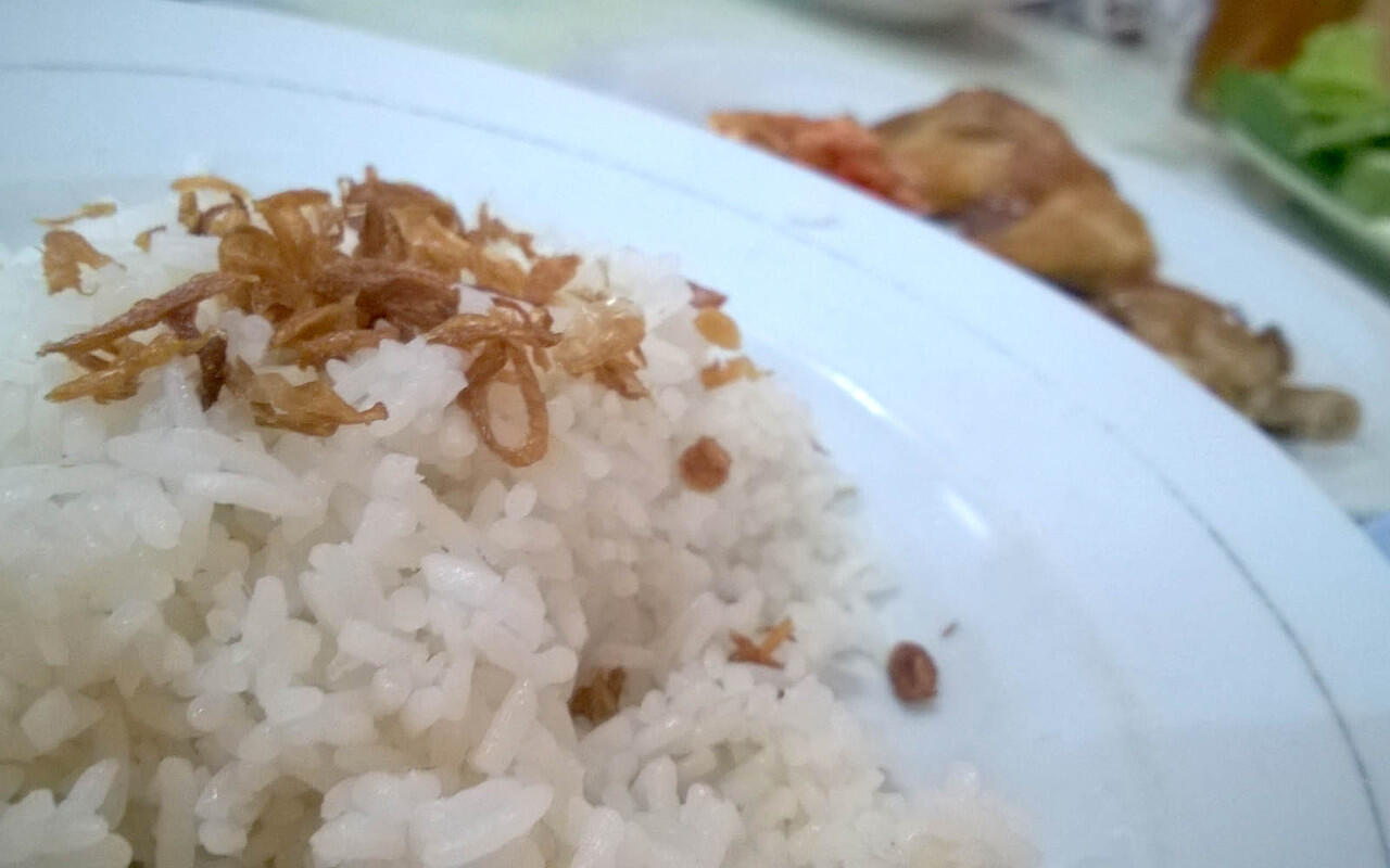 Mampir Gan! Nasi Uduk Paling ENAK di Gintung, Ciputat