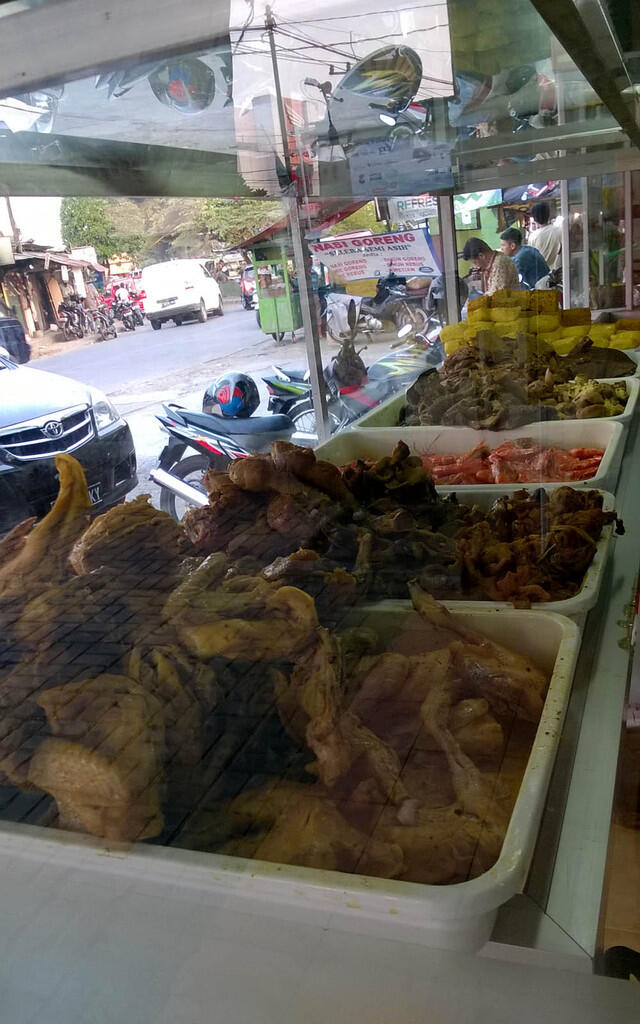 Mampir Gan! Nasi Uduk Paling ENAK di Gintung, Ciputat