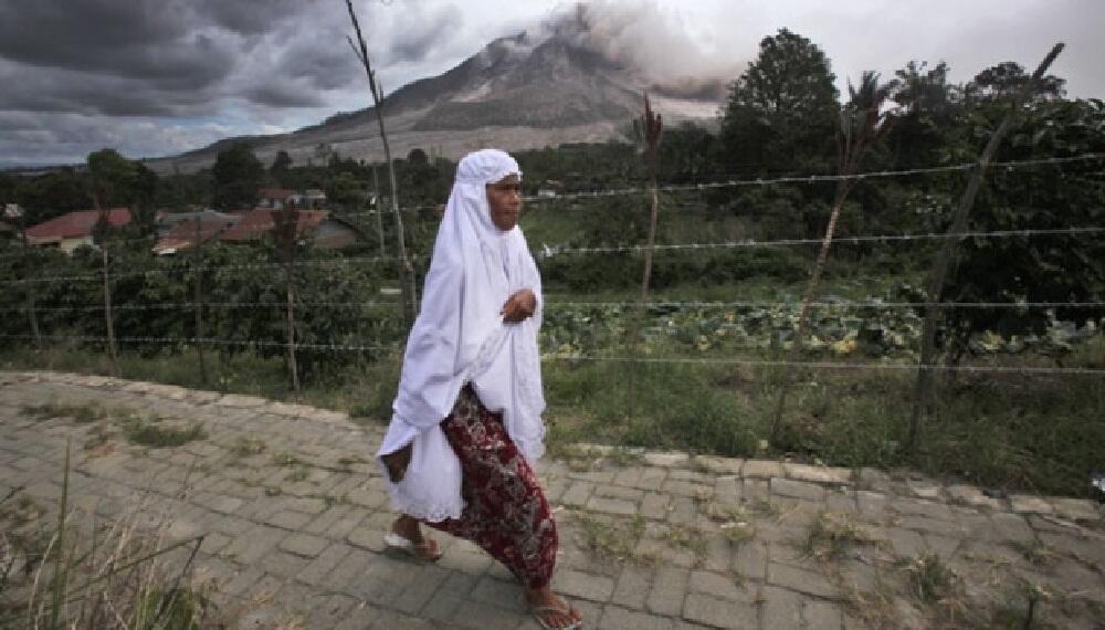 &#91;PIC&#93; Derita Pengungsi Sinabung Awali Ramadhan, adakah Airmata Jokowi Disana?