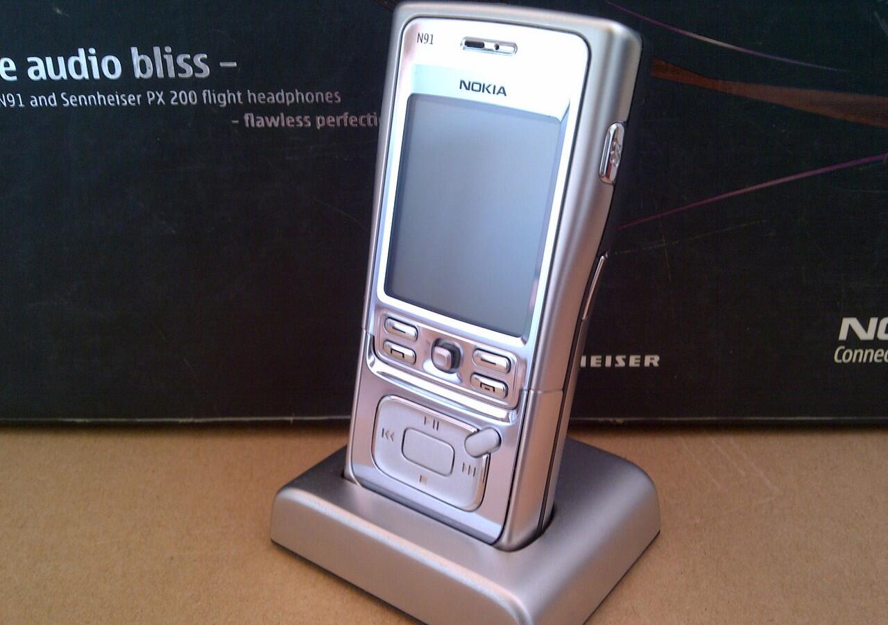 Want To Sell ; Nokia N91 - 4GB Light Chrome N Series Music MintConditions