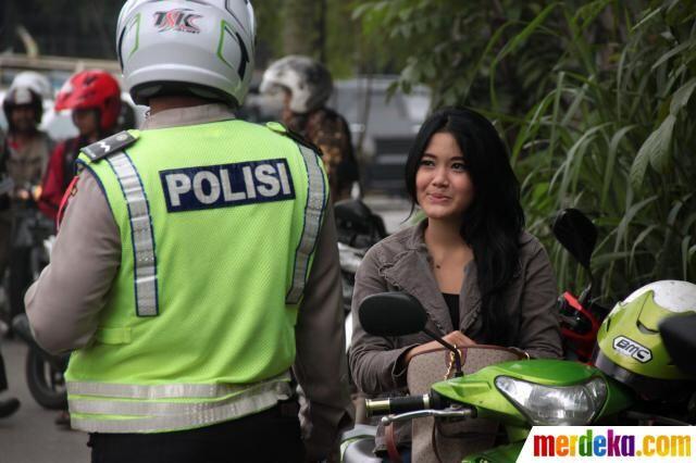 KENA TILANG POLISI ??? INI YANG SEHARUSNYA ENTE LAKUKAN !!!!