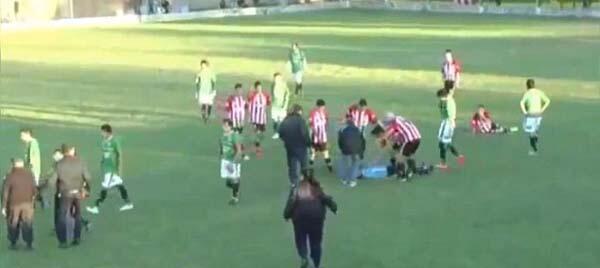 Ada Pemain Bola Edan Jotos Wasit Hingga KO !!