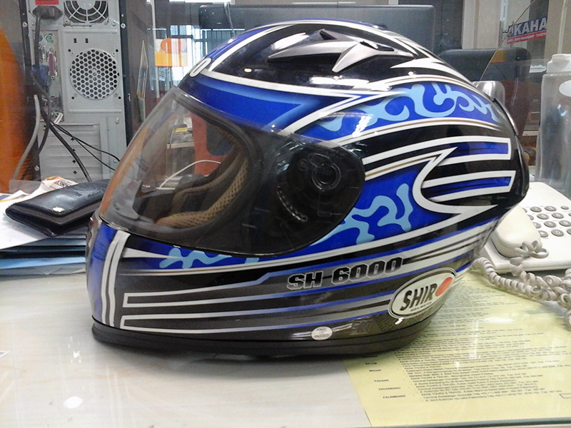 &#91;SHARE&#93; Helm Import dengan merk Antimainstream