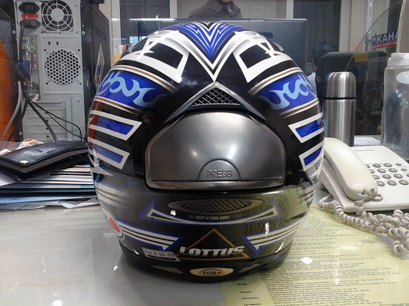 &#91;SHARE&#93; Helm Import dengan merk Antimainstream