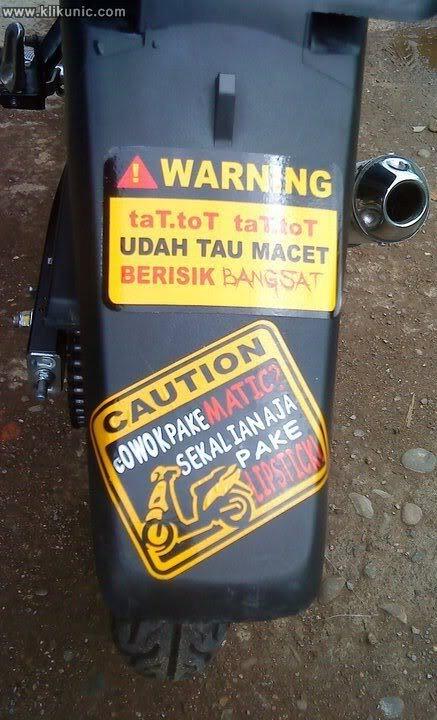 Kumpulan Stiker lucu di spakboardr motor, awas nabrak!