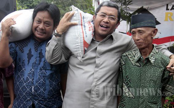 [Kerja keras tukang panggul]Perekonomian Jabar Alami Pertumbuhan Terendah sejak 2009