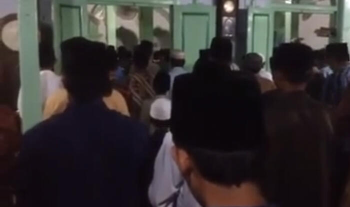 Shalat Tarawih Tercepat di Dunia, 23 Rakaat Dalam Waktu 15 Menit !