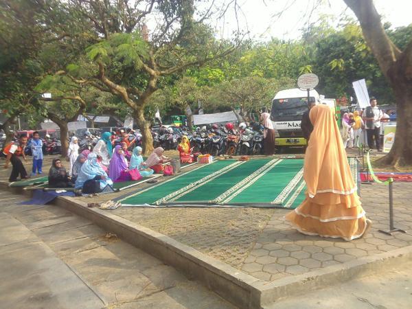 &#91;Keren Gansis&#93; &quot;Masjid Mobile&quot;, Inovasi Baru Tempat Shalat di Bandung