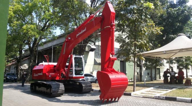Pindad akan kembangkan Excavator buatan dalam negeri.