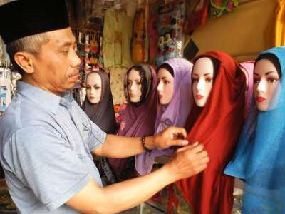 Jilbab Made in Mojokerto Laris, Perajin Ini Raup Rp 150 Juta/Bulan