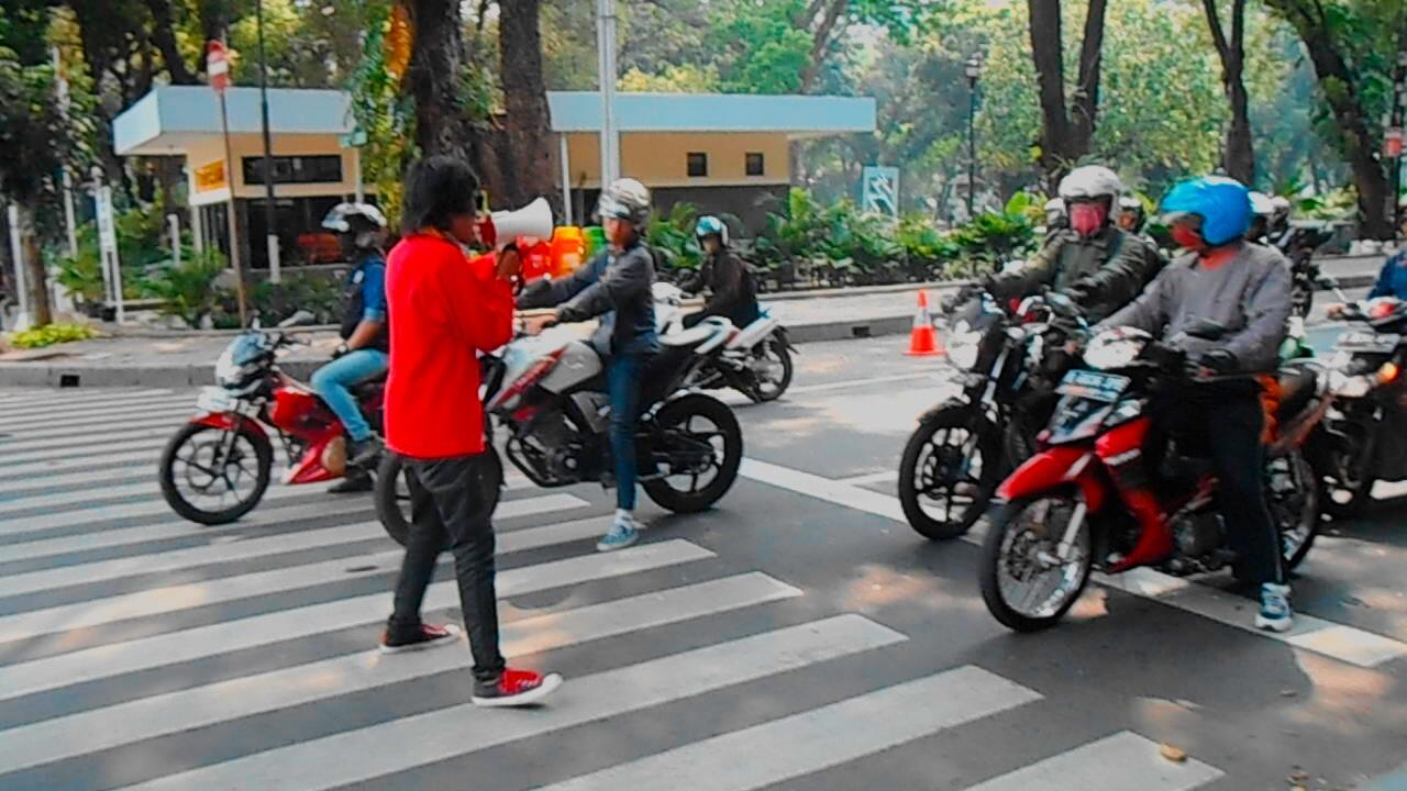 HOT Aksi Nekat Orang Ini Menegur Pengendara Di Zebra Cross Gan