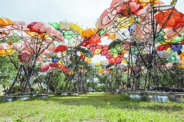 Keren! Barang Bekas Disulap Menjadi Hiasan Taman Kota