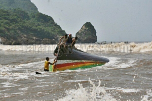 ini dia pantai paling MEMATIKAN di indonesia