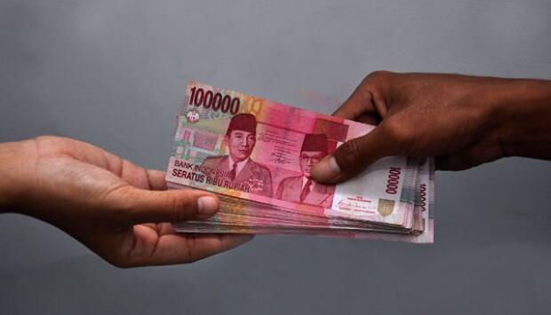 Lebaran, Petugas Kecamatan Minta THR ke Pengusaha