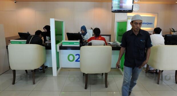 Jokowi Perbolehkan Pekerja Korban PHK Cairkan JHT