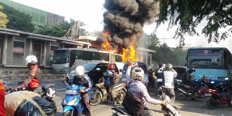 BUS &quot;LAYAK JALAN&quot; TERBAKAR LAGI