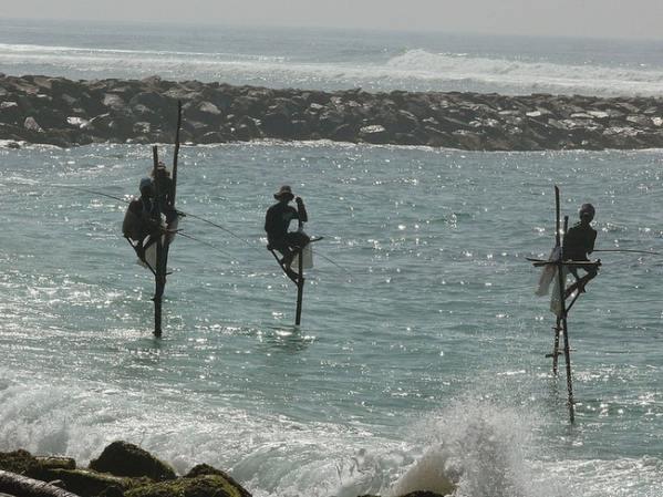 Berani Mencoba?! Cara Memancing Ikan Ala Orang Sri Langka &#91;PICT&#93;