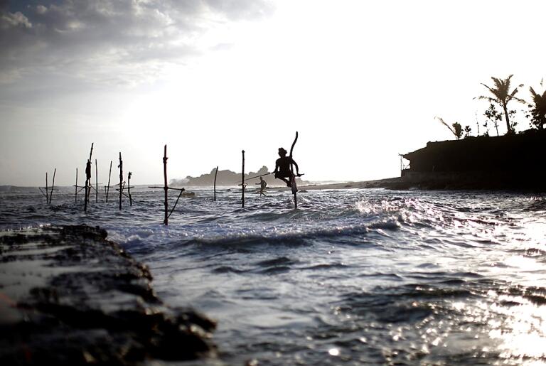 Berani Mencoba?! Cara Memancing Ikan Ala Orang Sri Langka &#91;PICT&#93;