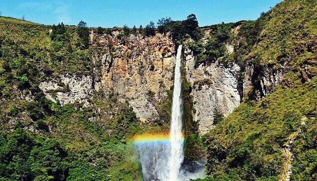 Yang suka Travelling masuk, Air Terjun Indonesia yang Jarang Dikunjungi Orang