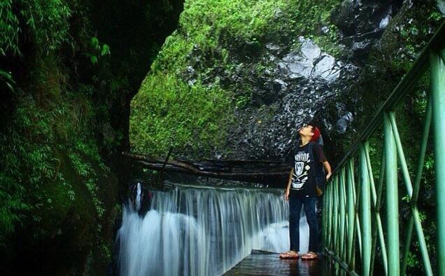 Yang suka Travelling masuk, Air Terjun Indonesia yang Jarang Dikunjungi Orang