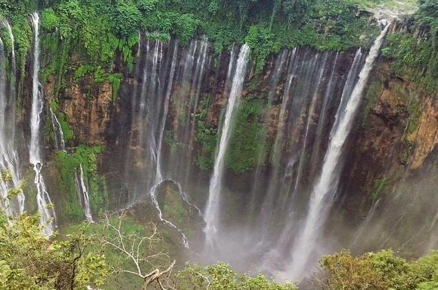 Yang suka Travelling masuk, Air Terjun Indonesia yang Jarang Dikunjungi Orang