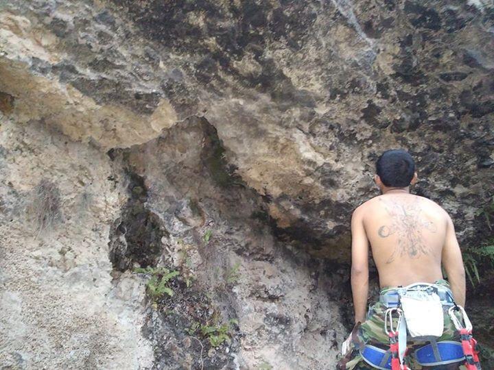 menunggu waktu berbuka sambil ROCK CLIMBING DI TEBING KLAPA NUNGGAL