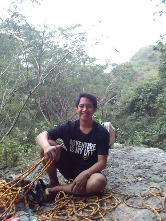 menunggu waktu berbuka sambil ROCK CLIMBING DI TEBING KLAPA NUNGGAL