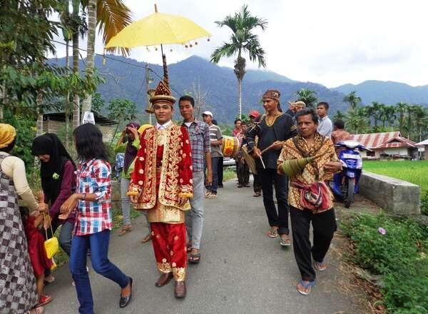 8 Ragam Keunikan Yang Akan Agan Rasakan Ketika Pacaran Dengan Orang Minang 