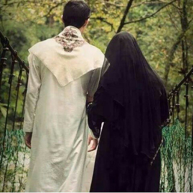 Romantis itu...